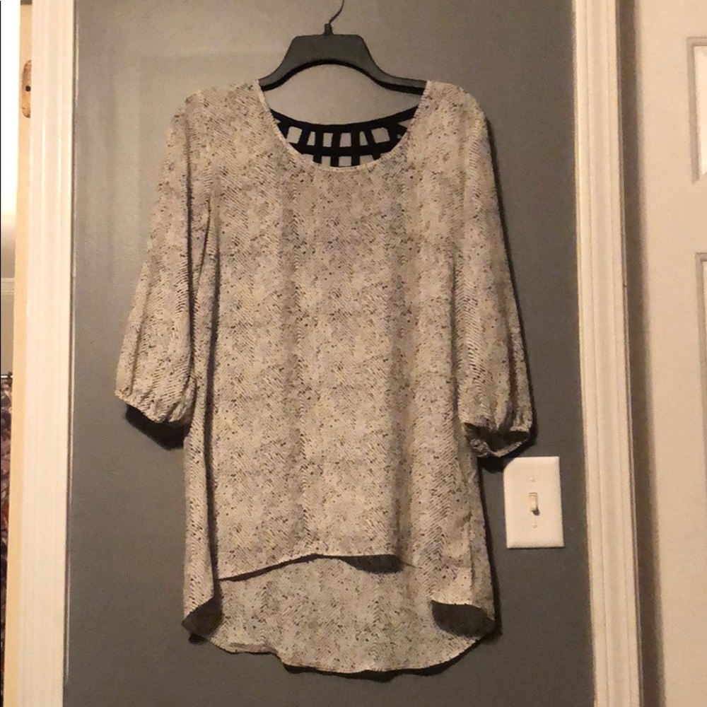 Black and White Print Tunic with cute back!